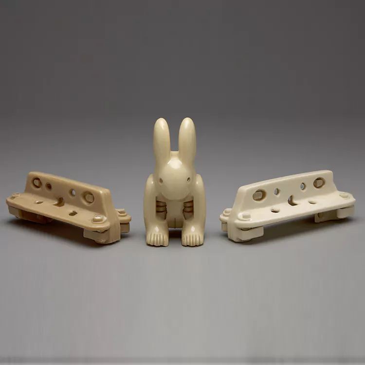プラスチック鋳造部品